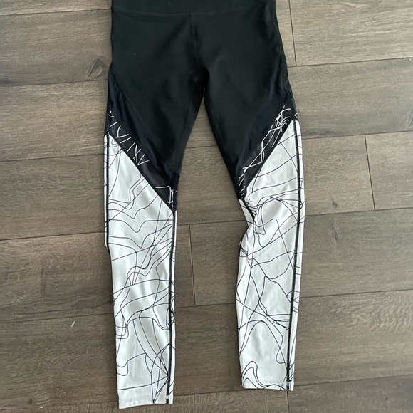 NWOT Fabletics Mid-Rise Mesh Powerhold Legging sz. Small - Picture 3 of 6